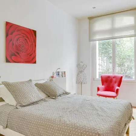Rooftop Eiffel Tower Two Bedrooms 1200sq Ft *