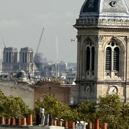 Apartment Rooftop Eiffel Tower Two Bedrooms 1200sq Ft *